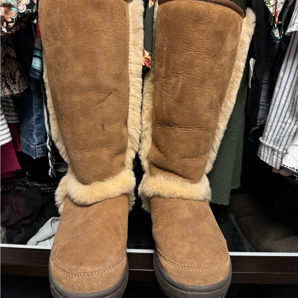 UGG Australia Women's Sunburst Tall boot size 5